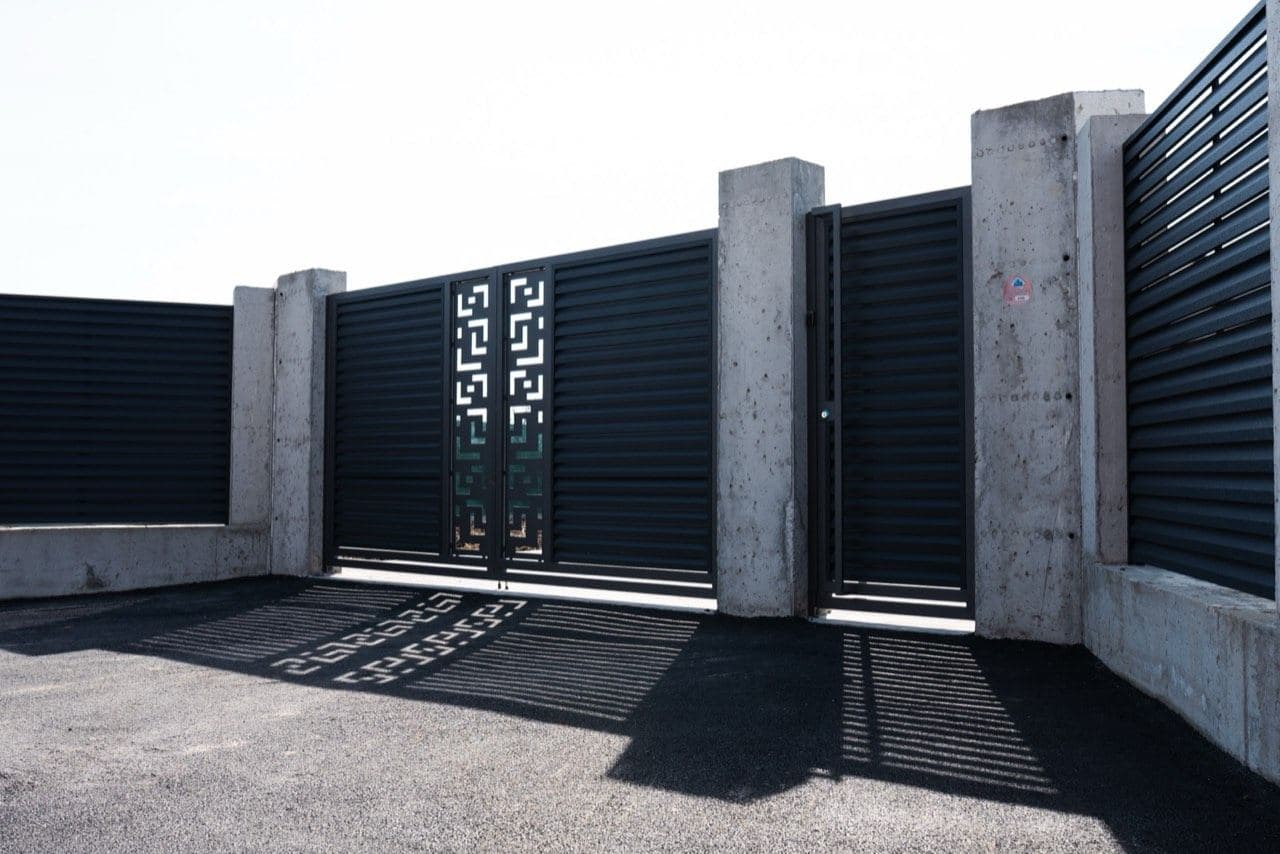 Curte modernă — fotografie 19