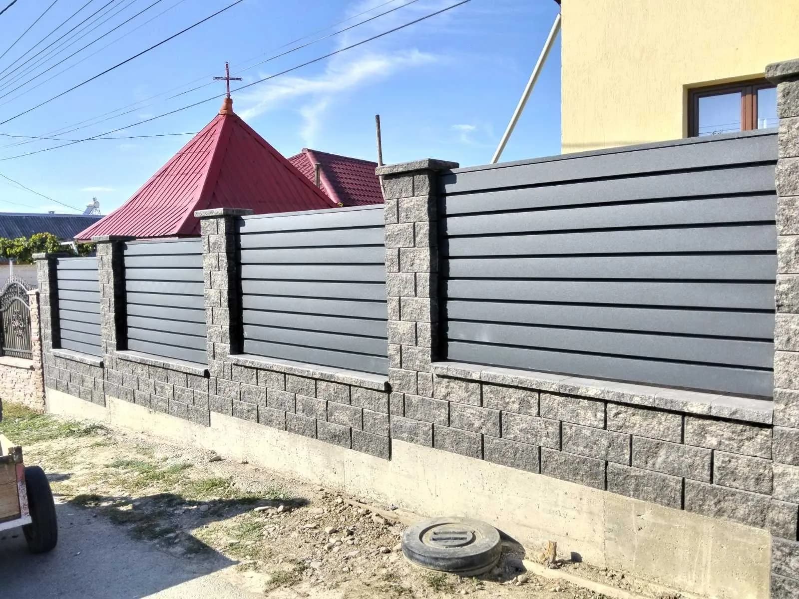 Gard IL102 pe soclu din piatră