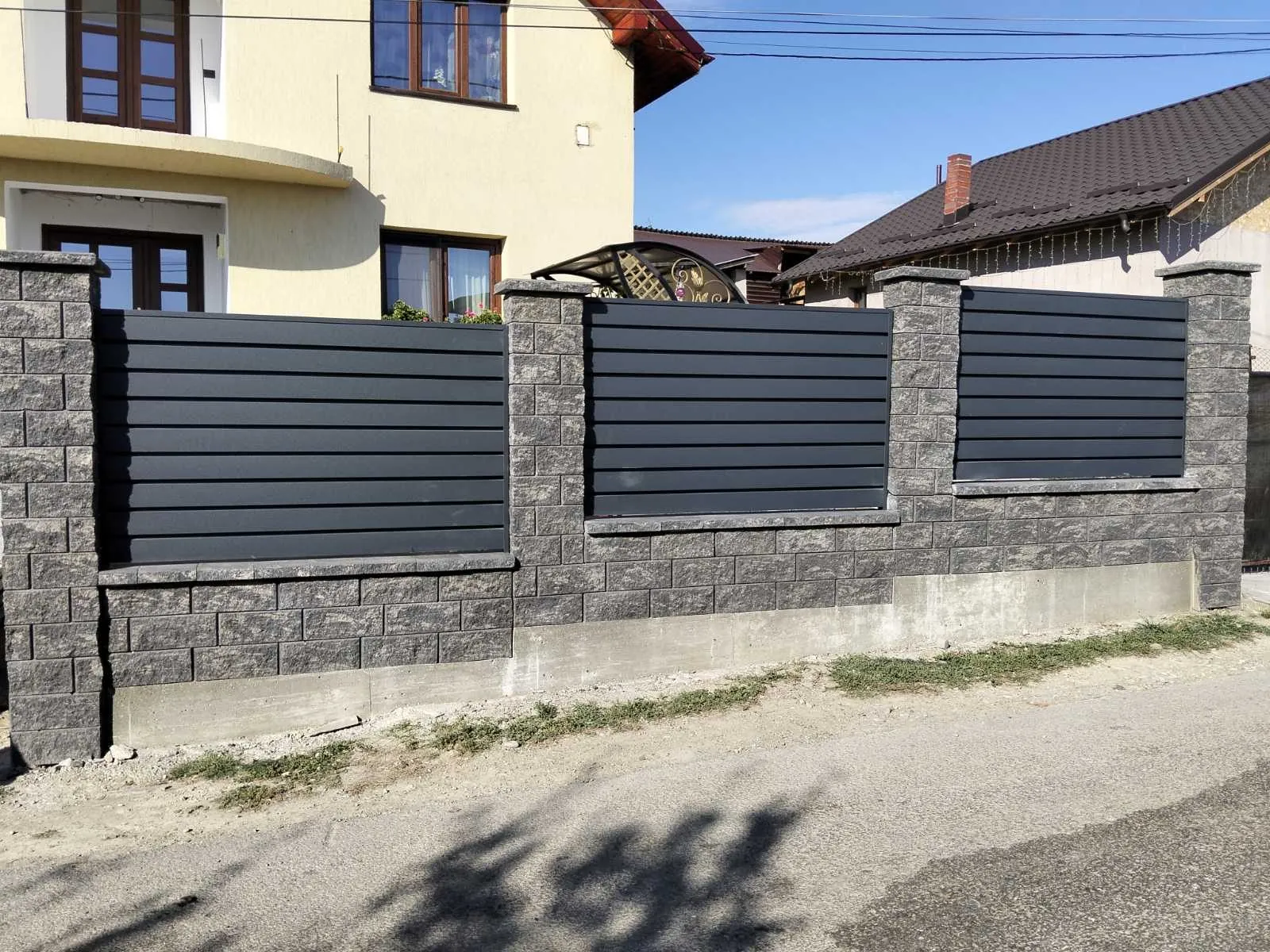Gard IL102 pe soclu din piatră - 2